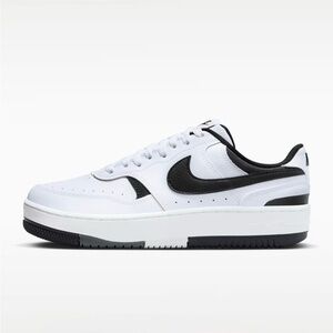 Nike Gamma Force - Size 6